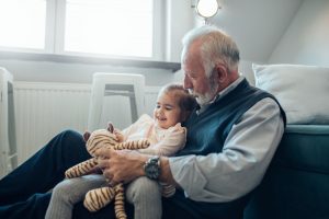 El rol de los abuelos como educadores en las familias actuales