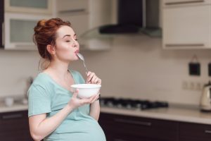 Importancia del ácido fólico y el hierro en el embarazo