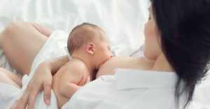 El estómago de los recién nacidos y la subida de la leche