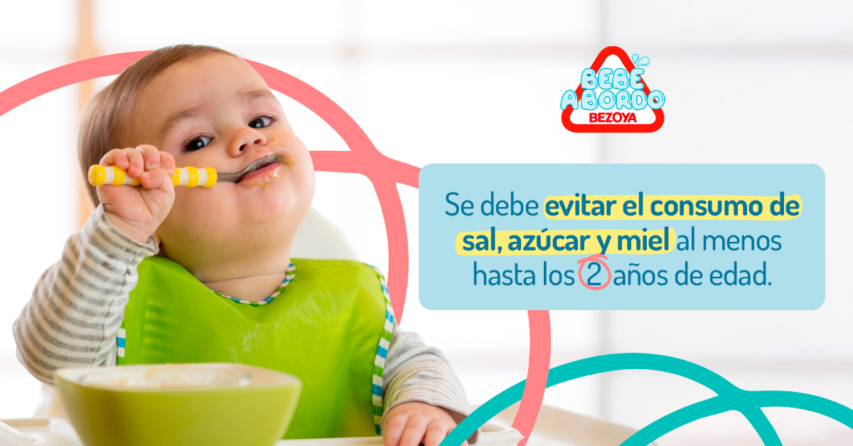 Es recomendable introducir un nuevo alimento por día a los bebés, de lo contrario, no sabremos qué alimentos podrían causar una reacción alérgica. 
