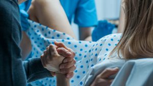La episiotomía en el parto: ¿Qué es, cuándo evitarlo y cómo es su recuperación?