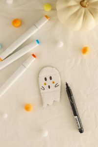 Manualidad sostenible y rápida para hacer en Halloween con tus hijos